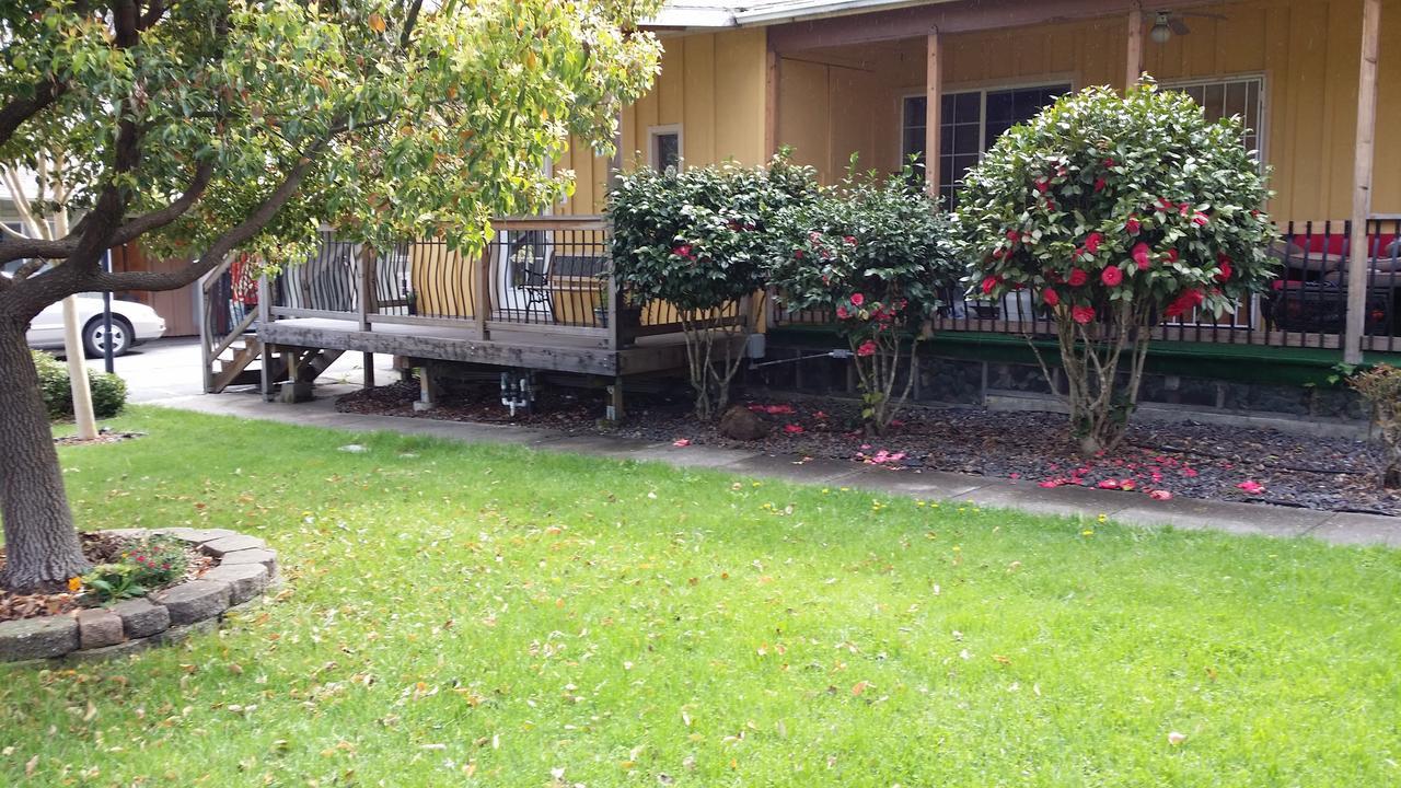 Redwood Inn Willits Buitenkant foto