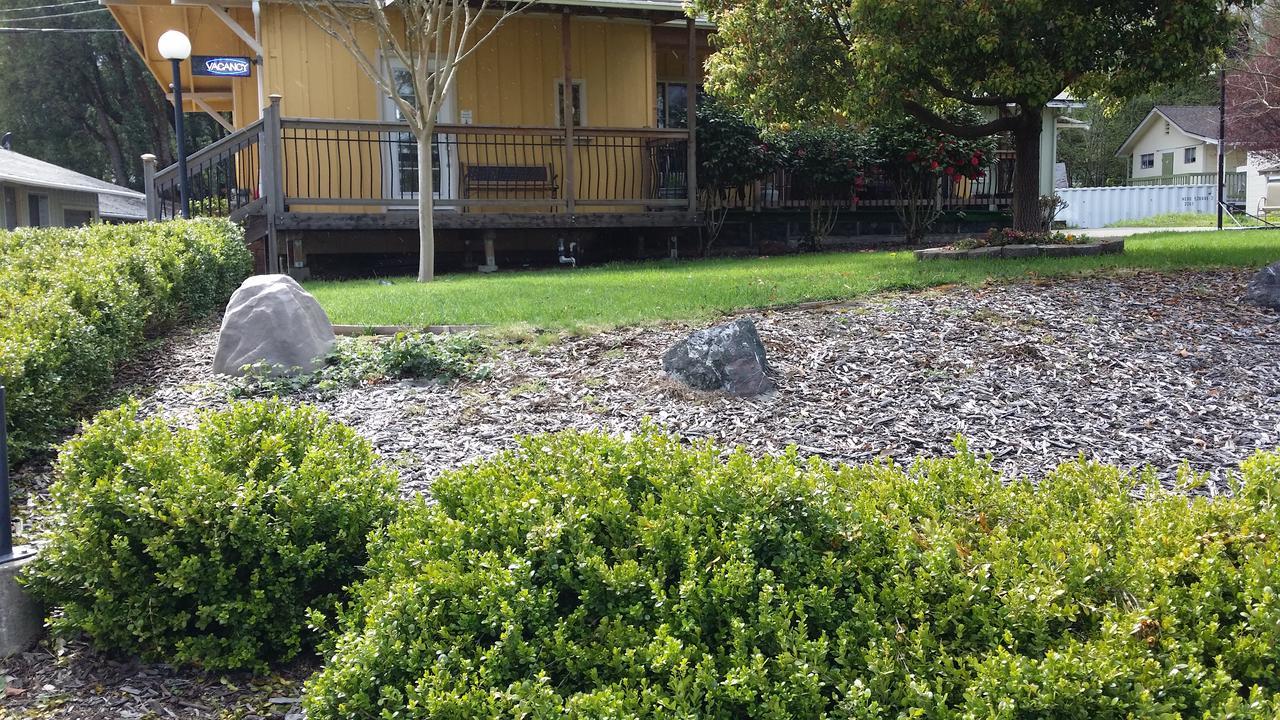 Redwood Inn Willits Buitenkant foto