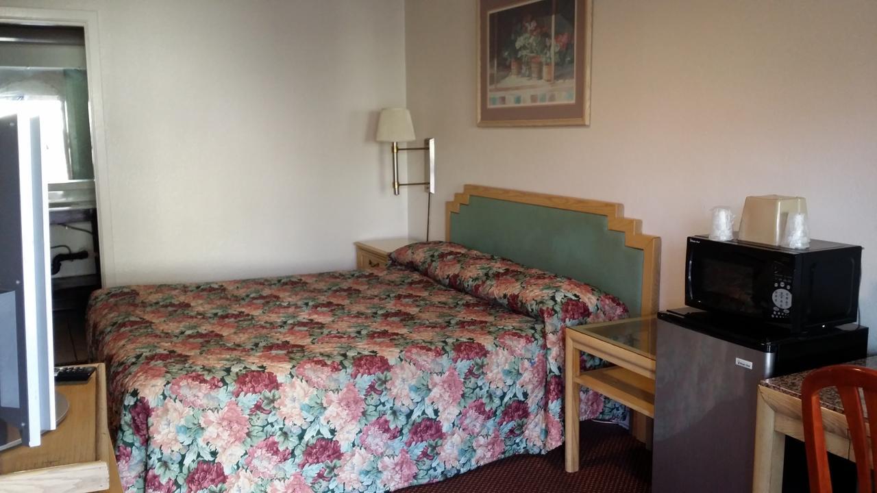 Redwood Inn Willits Buitenkant foto