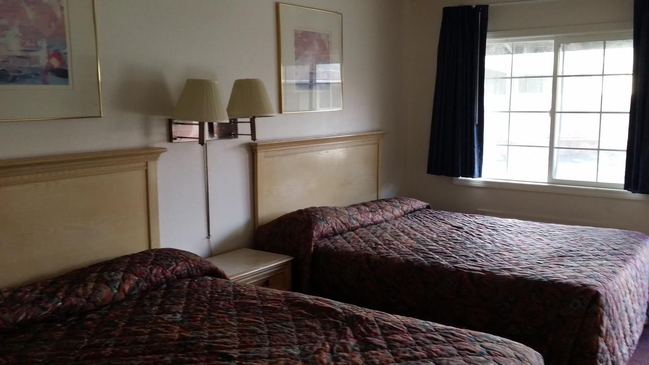 Redwood Inn Willits Buitenkant foto