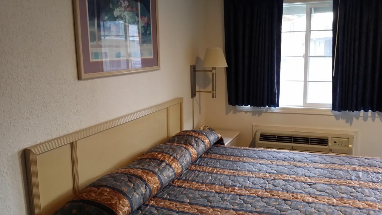 Redwood Inn Willits Buitenkant foto